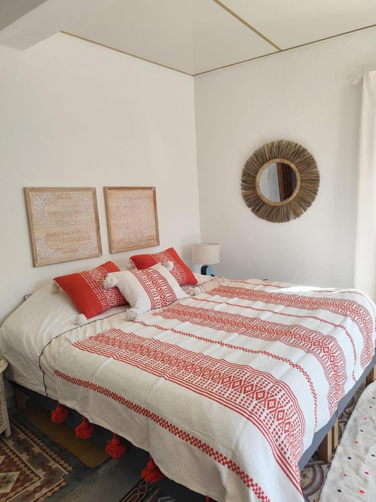Casa Louisa Bed & Breakfast Serralongue Luaran gambar